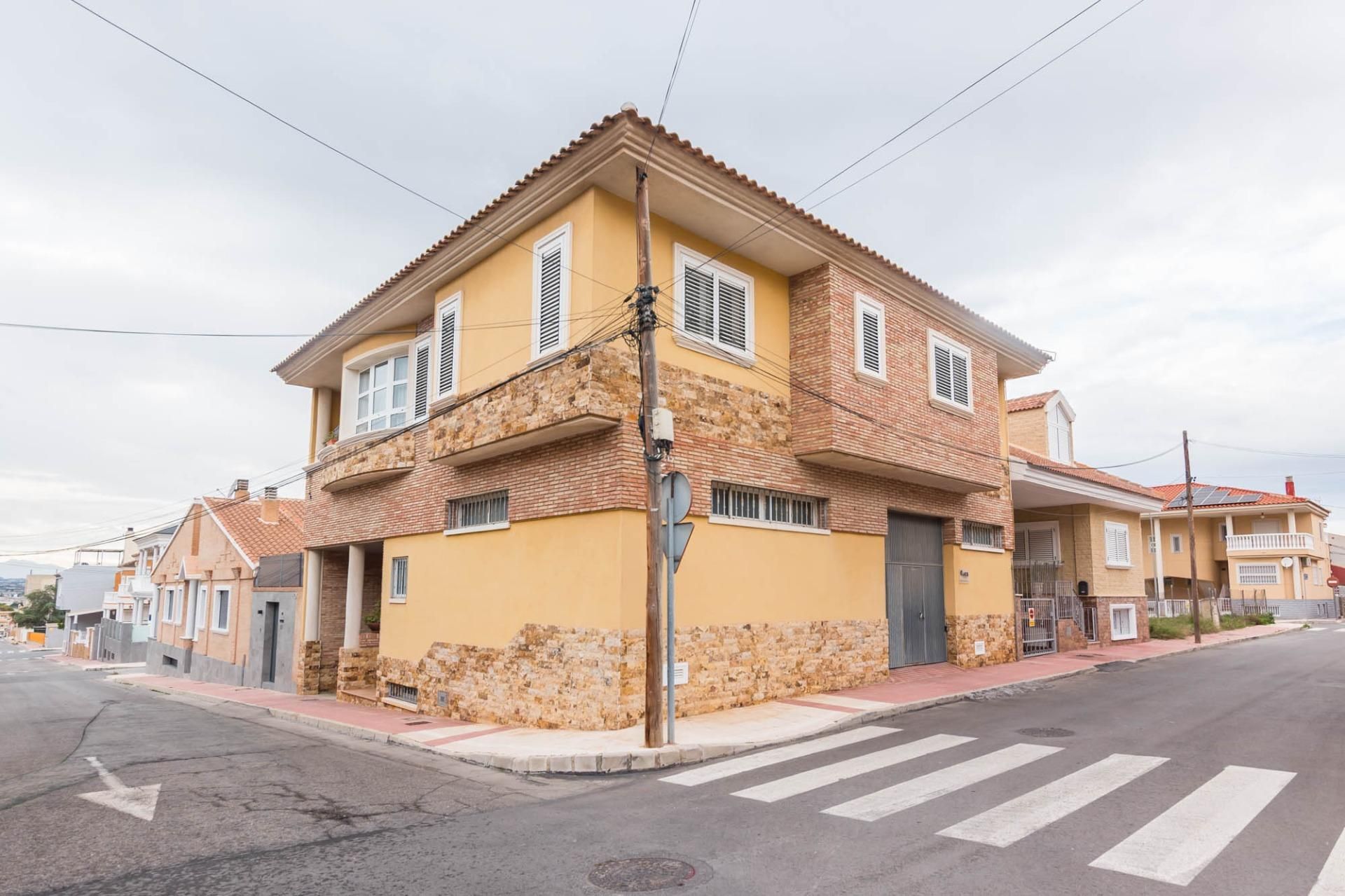Vista exterior de Casa adosada en venda en Molina de Segura amb Aire condicionat i Terrassa