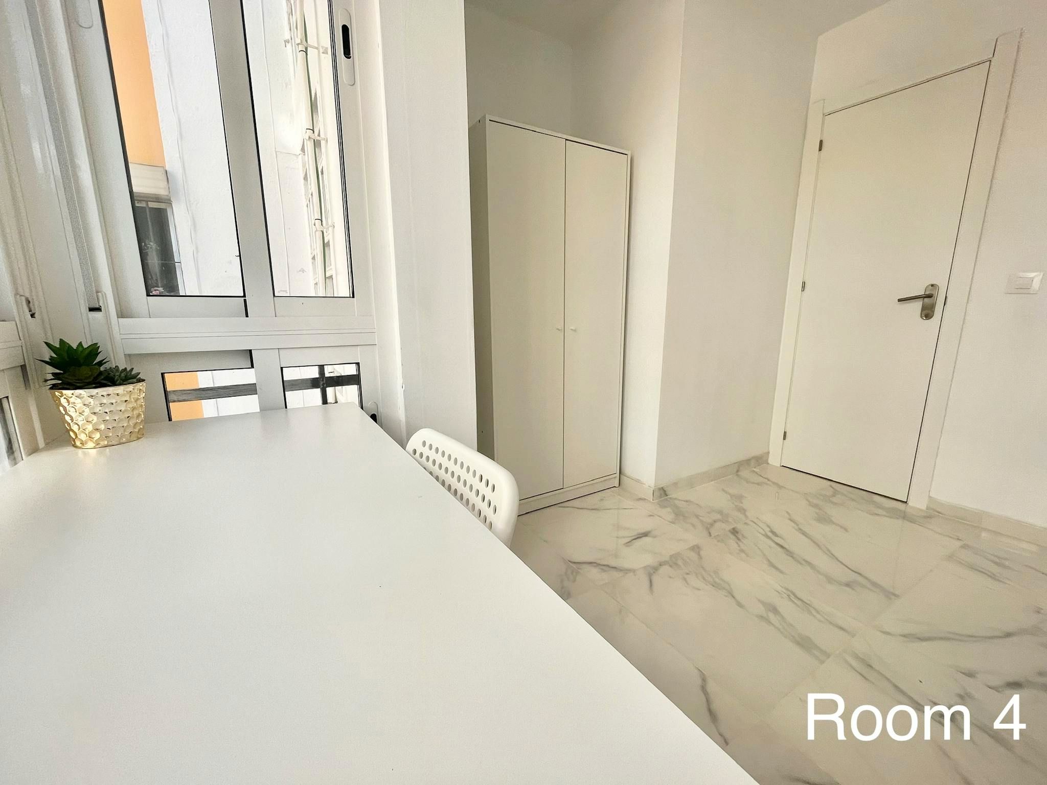 Habitación de Piso para compartir en  Sevilla Capital con Aire acondicionado, Amueblado y Lavadora
