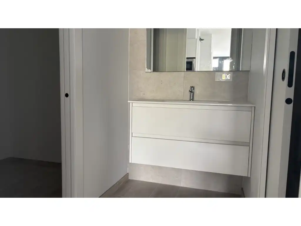 Badezimmer von Erdgeschoss zum Verkauf in Manlleu, Barcelona