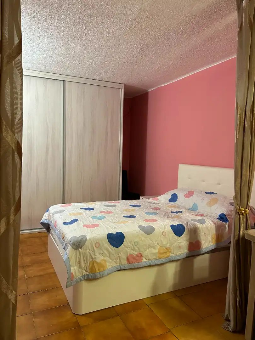 Dormitori de Estudi en venda en Santa Coloma de Gramenet amb Alarma