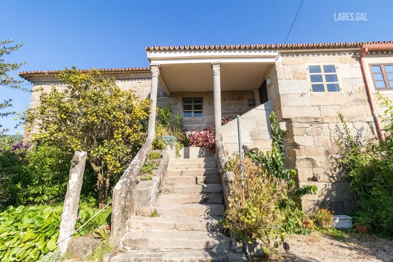 Vista exterior de Edificio en venta en Cangas 