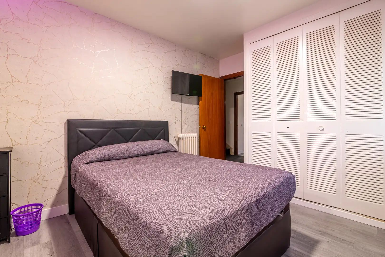 Dormitori de Casa adosada en venda en Móstoles amb Aire condicionat, Jardí privat i Piscina