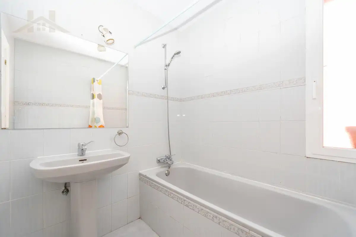 Bany de Casa adosada en venda en Galapagar amb Calefacció, Jardí privat i Parquet