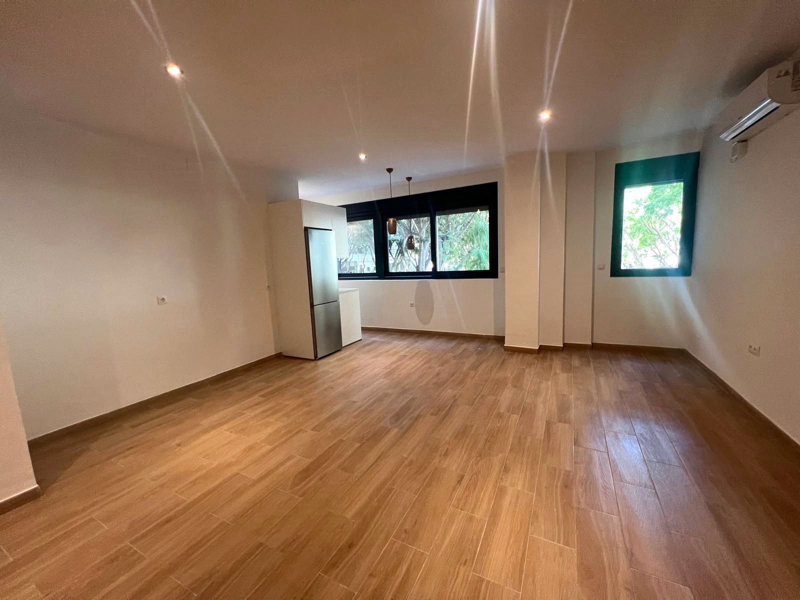 Apartment to rent in Málaga Capital  with Air Conditioner, Oven and Washing machine