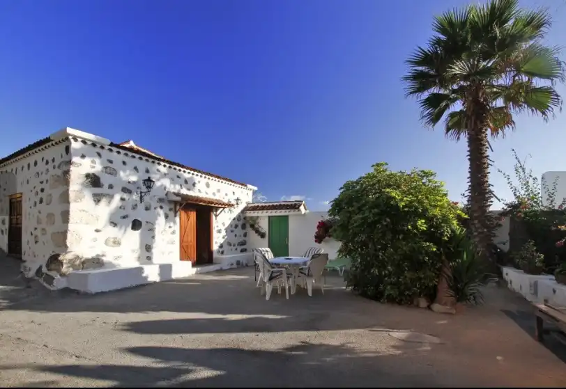 Vista exterior de Casa o xalet en venda en Icod de los Vinos amb Jardí privat i Terrassa