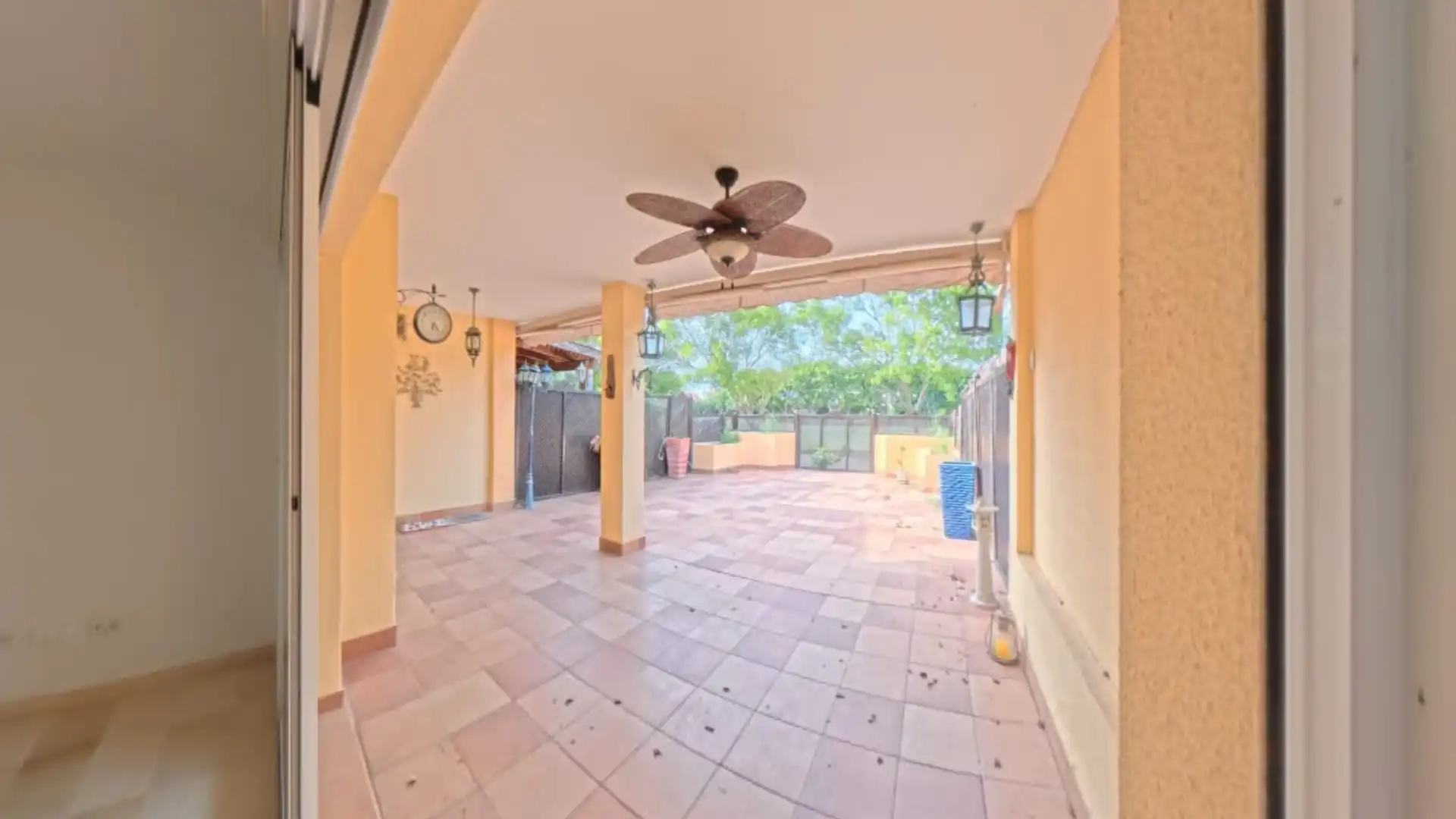 Villa avec piscine à vendre à Avenida Pintor Fernando Soria