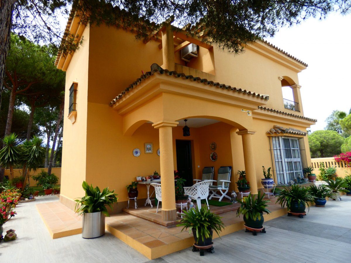 Exterior view of House or chalet for sale in Chiclana de la Frontera  with Air Conditioner, Heating and Private garden
