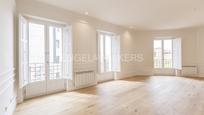 Dormitori de Apartament en venda en  Madrid Capital amb Aire condicionat, Calefacció i Balcó
