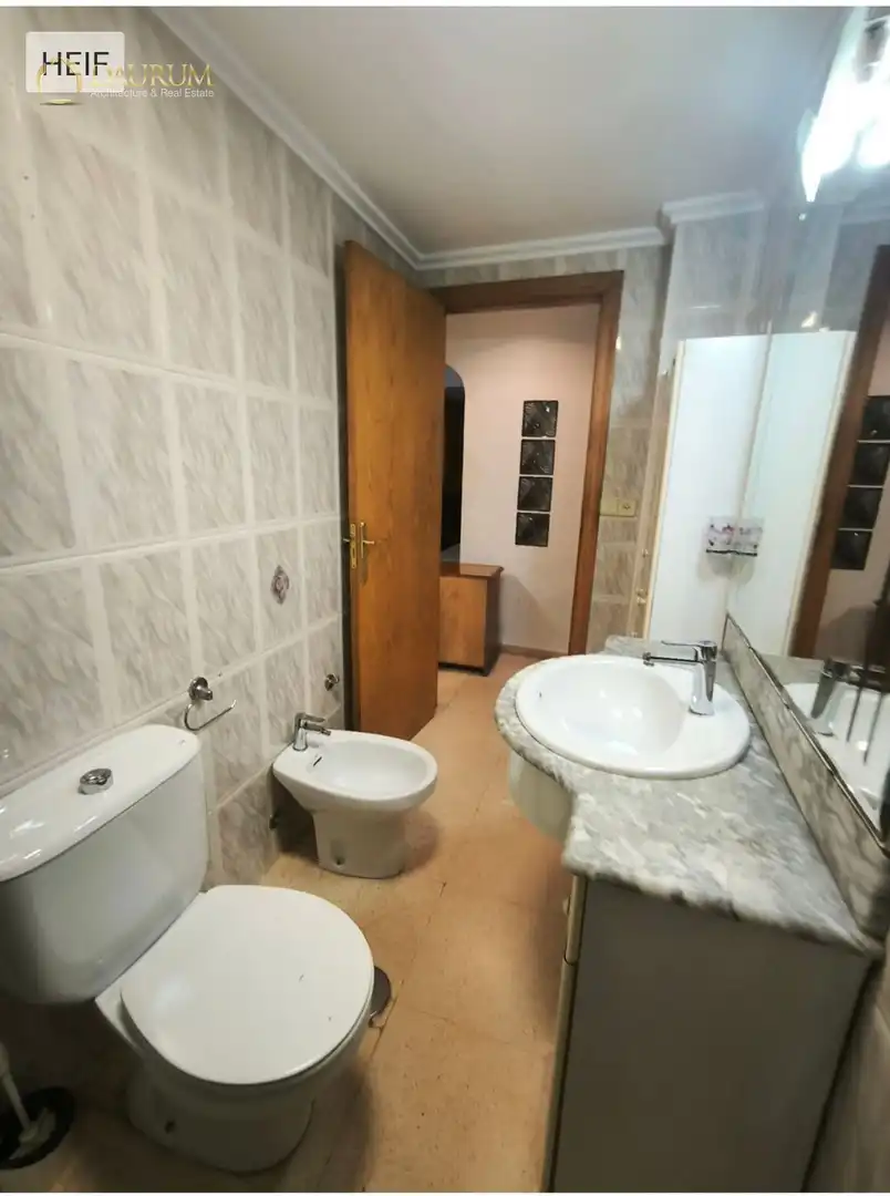 Bathroom of Apartments for sale in El Campello  with Air Conditioner, Swimming Pool and Furnished