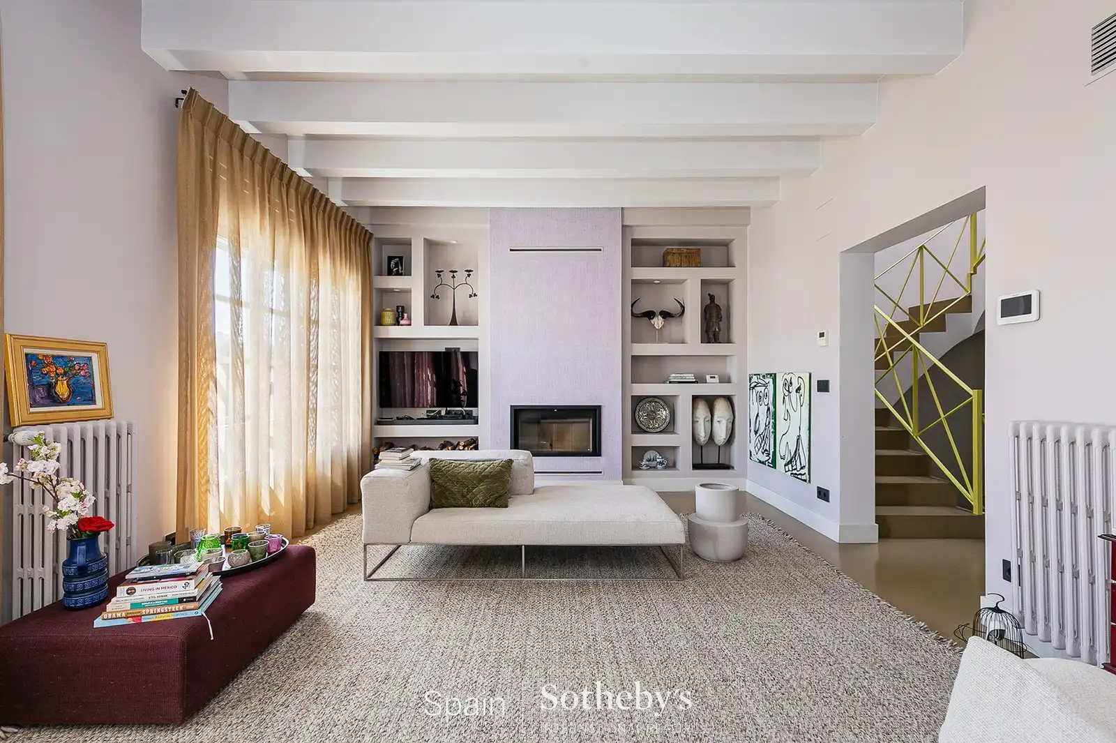 Sala de estar de Casa adosada en venta en Sitges con Aire acondicionado, Calefacción y Jardín privado