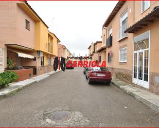 Exterior view of Single-family semi-detached for sale in La Torre de Esteban Hambrán