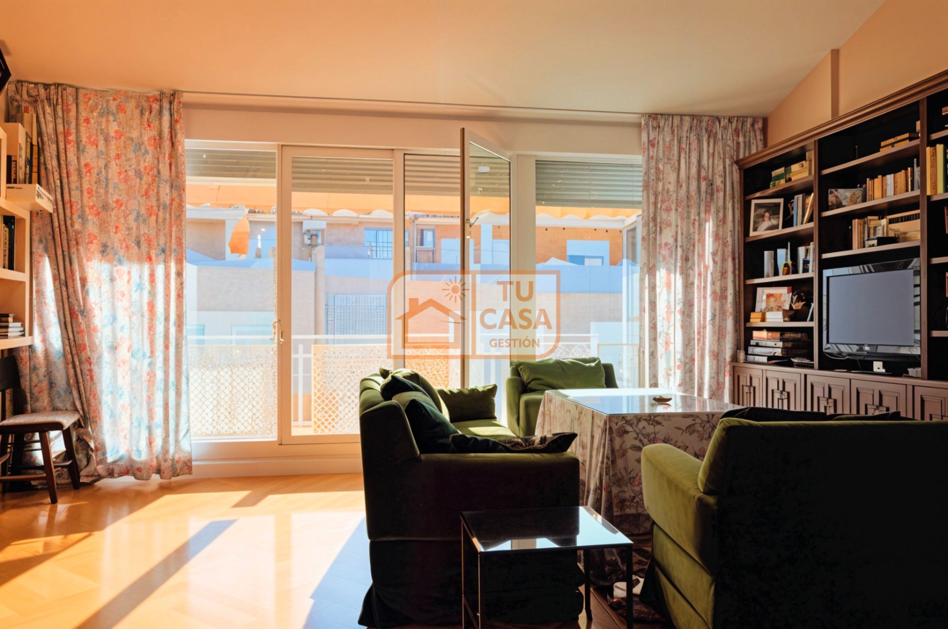 Sala d'estar de Casa adosada en venda en Cáceres Capital amb Aire condicionat, Calefacció i Jardí privat