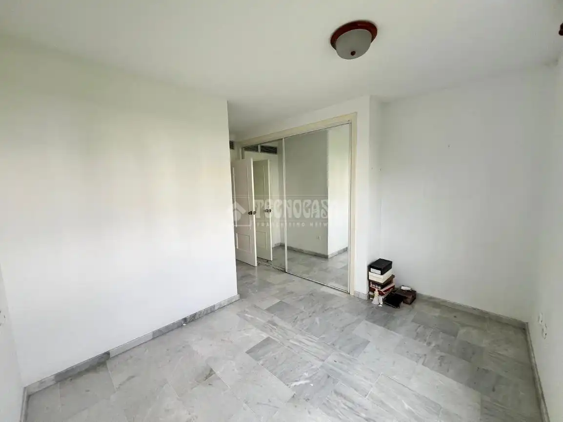 Dormitori de Casa o xalet en venda en Dos Hermanas