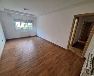 Living room of Flat for sale in Fuenlabrada  with Heating, Terrace and Furnished