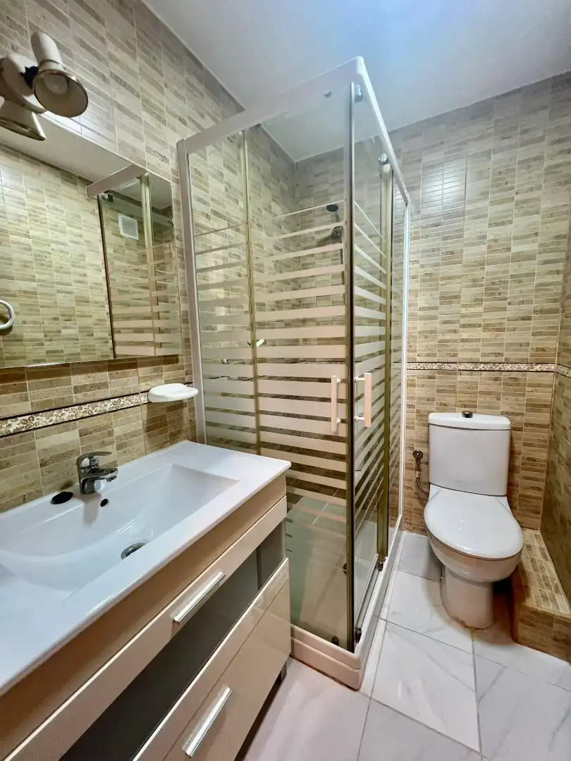 Baño de Piso en venta en Torrevieja con Amueblado y Piscina comunitaria