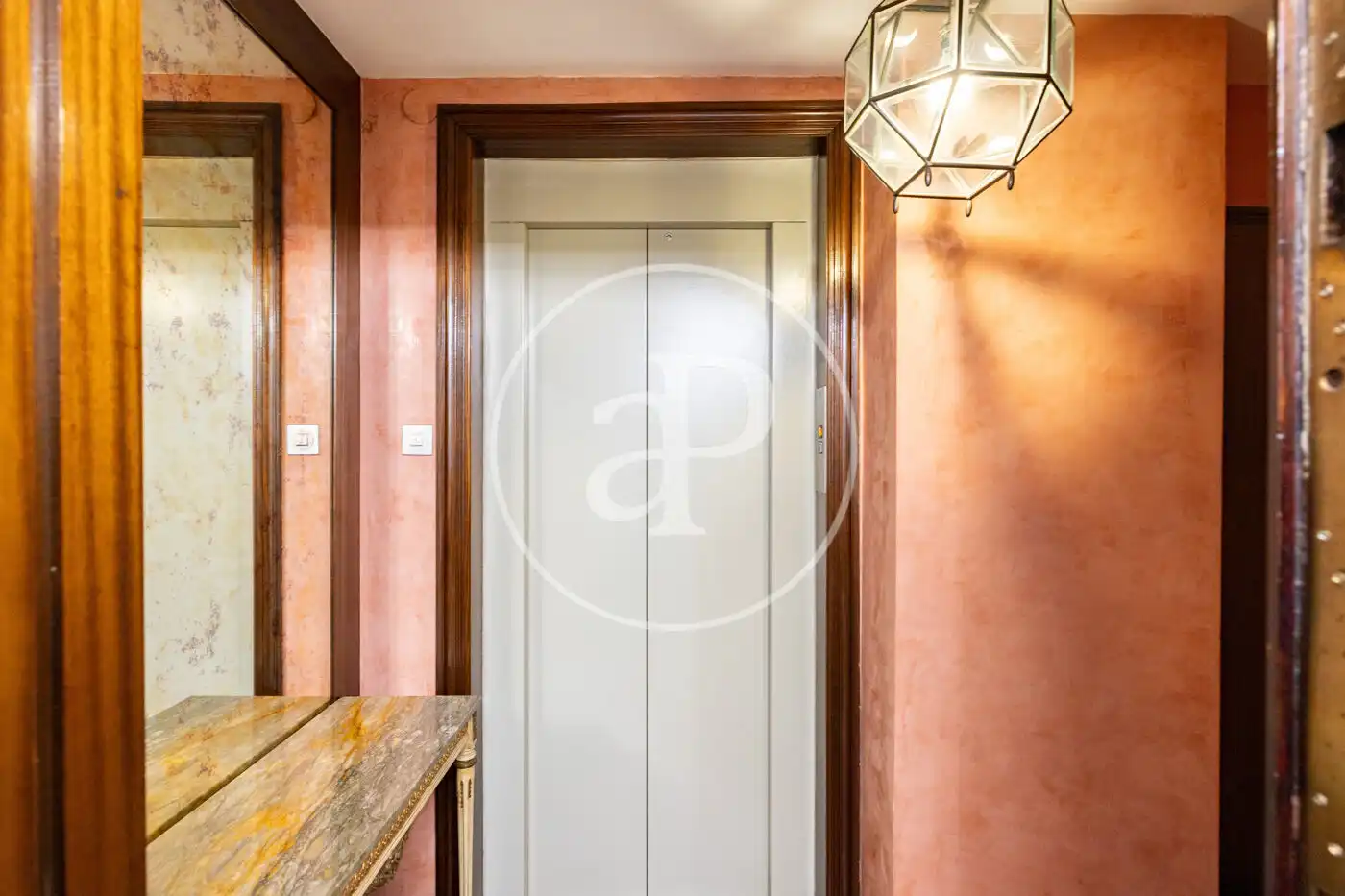 Piso de alquiler en Barcelona con Calefacción, Jardín privado y Balcón