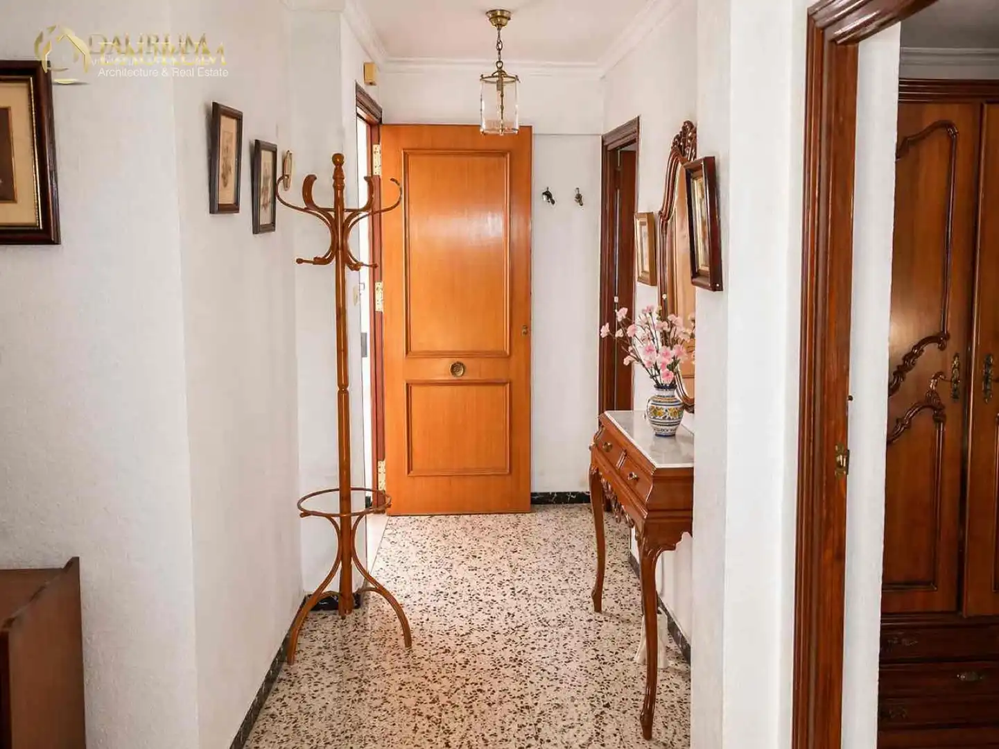 Houses for sale in Sevilla  with Air Conditioner, Terrace and Storage room