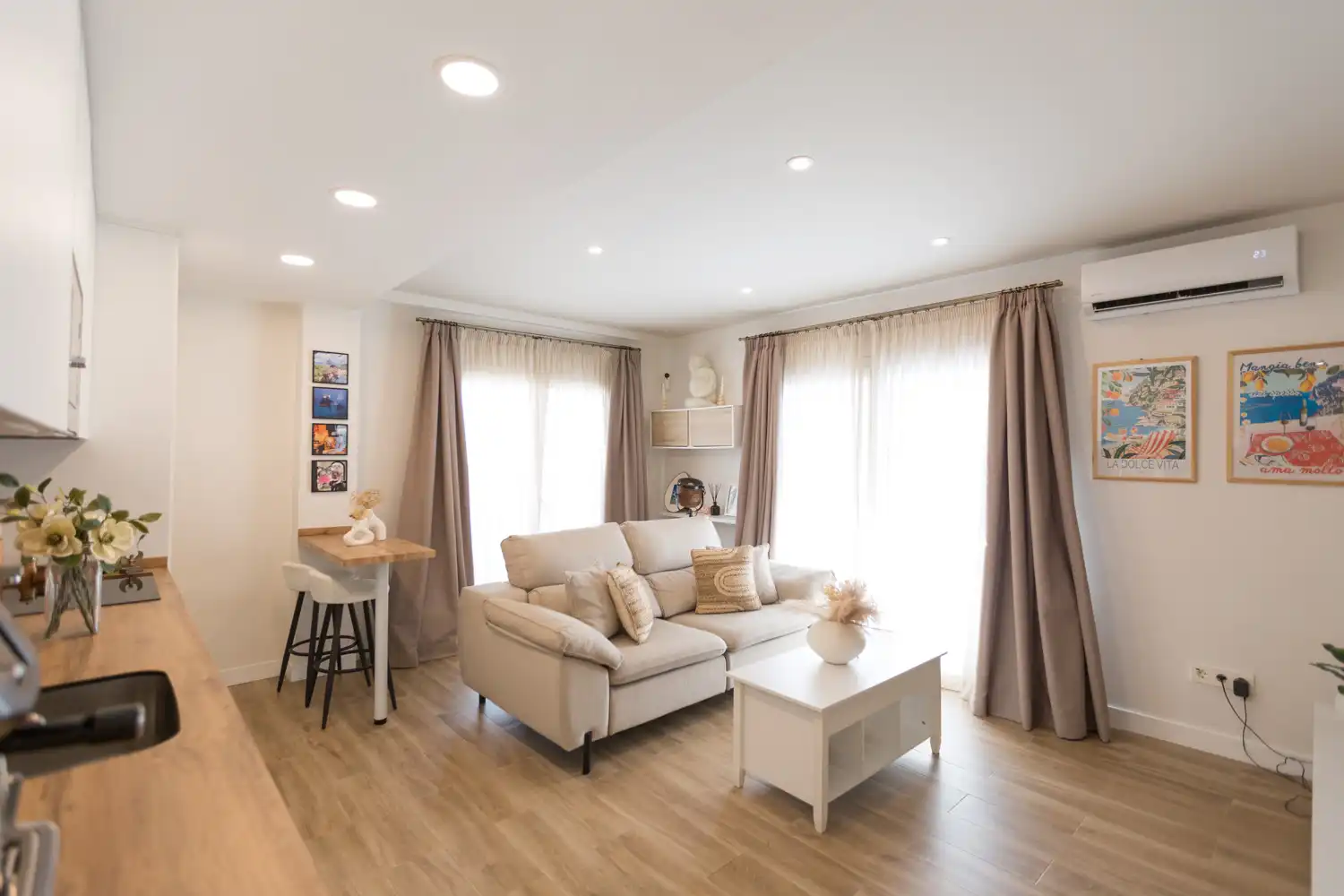 Living room of Apartments for sale in Marbella  with Air Conditioner, Terrace and Furnished