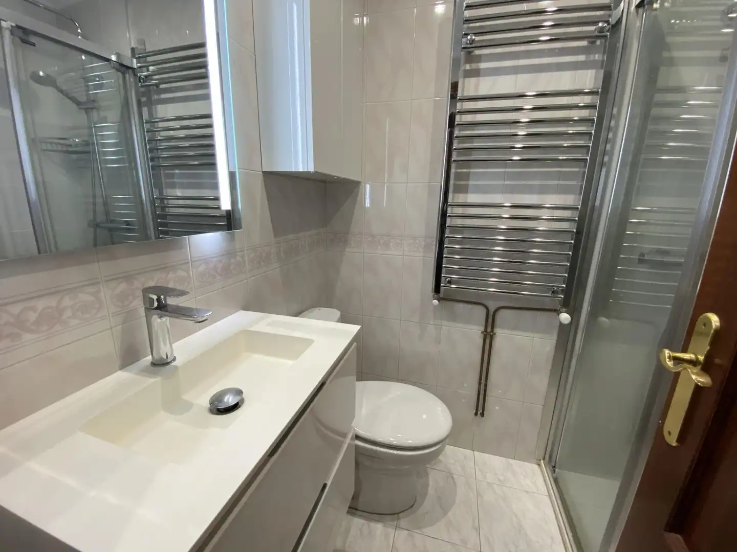 Baño de Piso en venta en Leioa con Calefacción, Jardín privado y Terraza