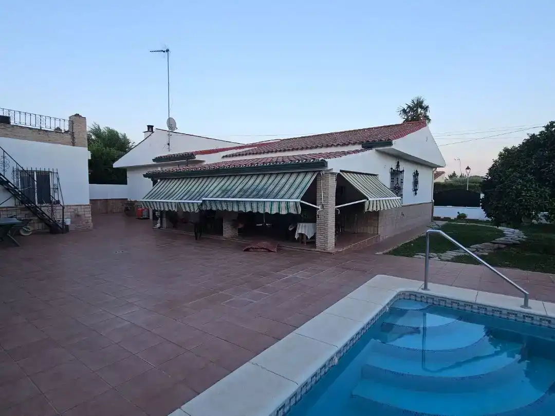 Jardí de Pis en venda en Espartinas amb Aire condicionat, Jardí privat i Piscina