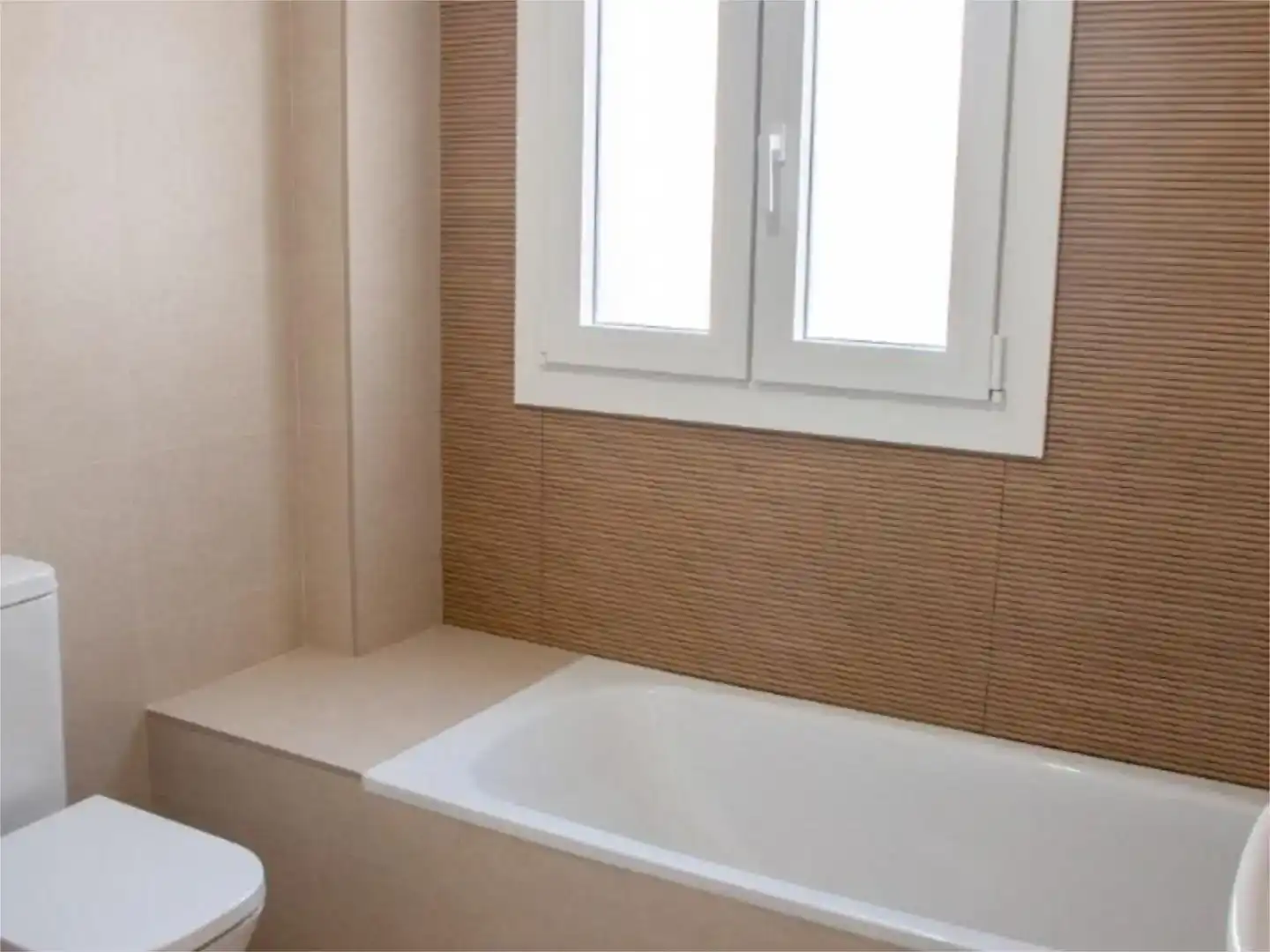 Baño de Piso en venta en Villa de Otura con Jardín privado