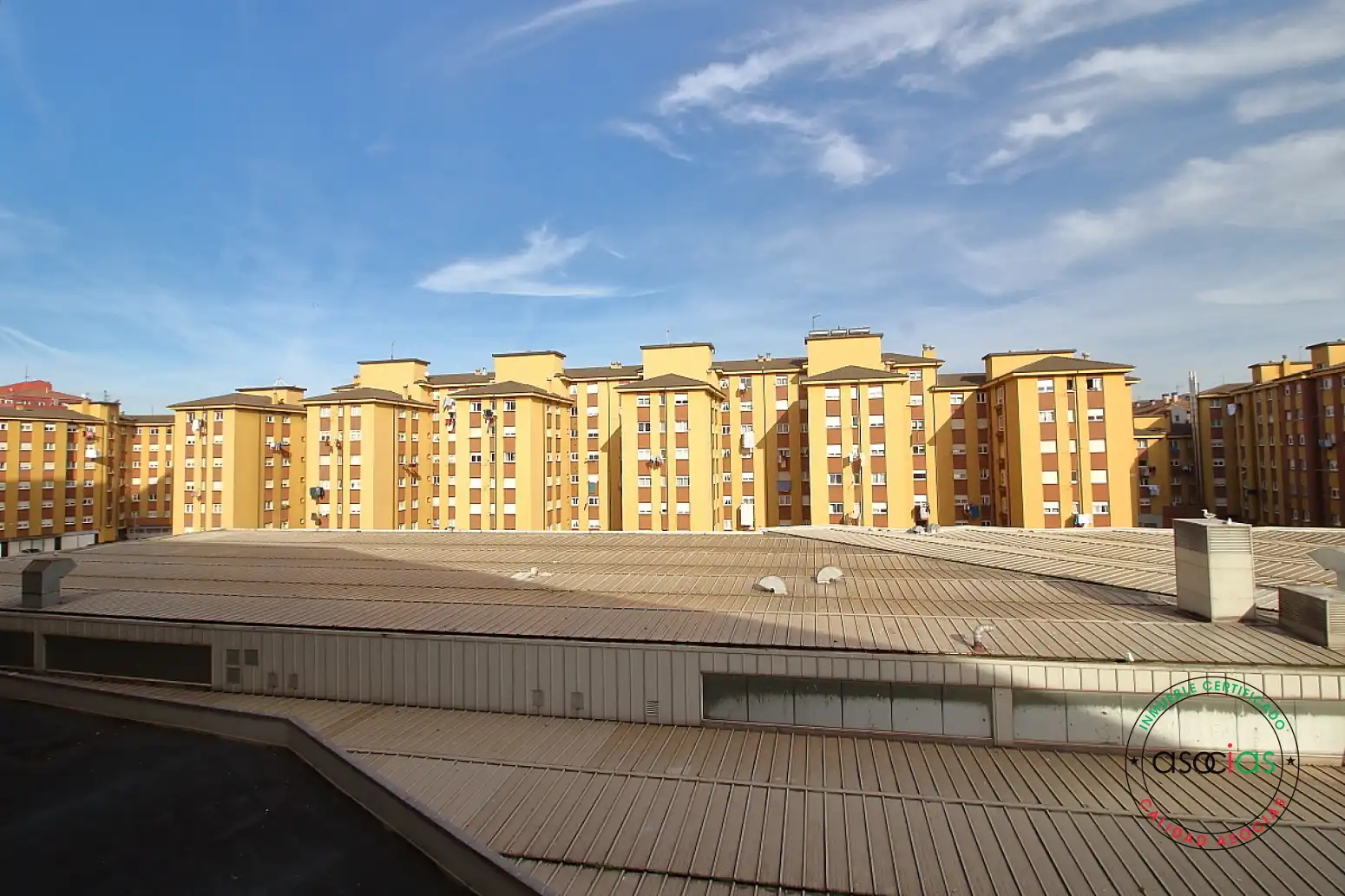 Vista exterior de Pis en venda en Gijón  amb Calefacció