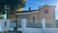 Exterior view of House or chalet for sale in San Martín de Valdeiglesias  with Heating, Private garden and Storage room