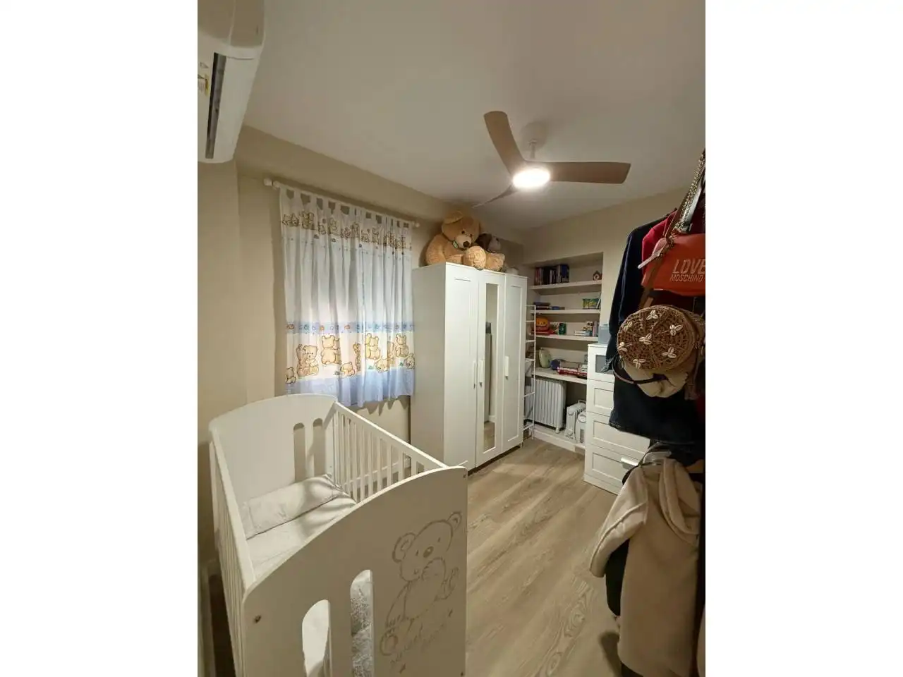 Bedroom of Flat for sale in Camas  with Air Conditioner, Heating and Parquet flooring