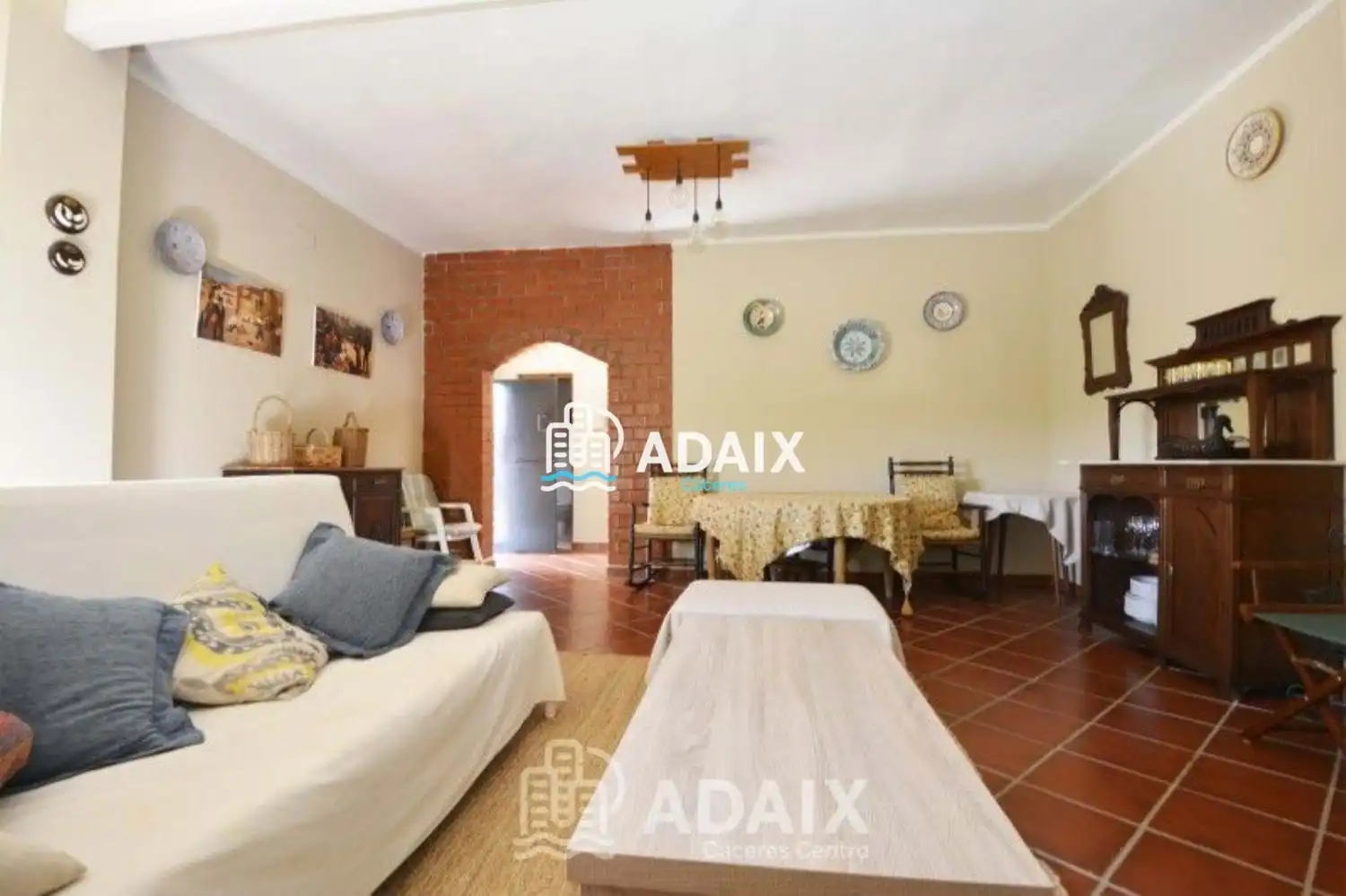 Jardí de Casa o xalet en venda en Cáceres amb Aire condicionat, Terrassa i Traster