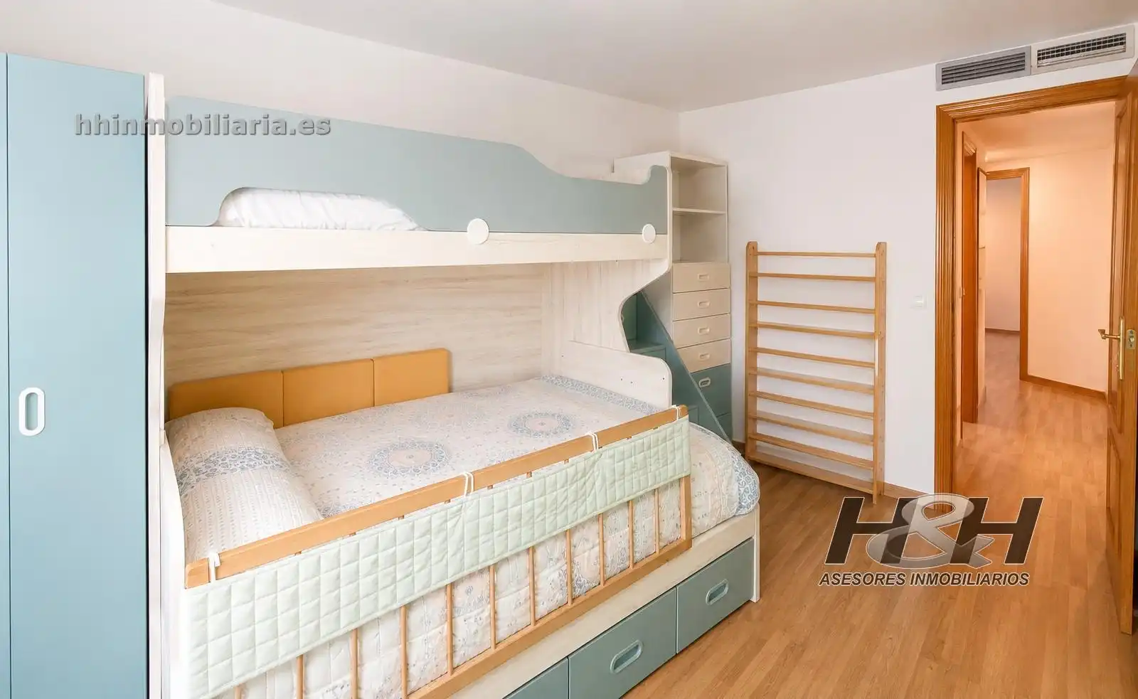 Habitación de Ático en venta en Burjassot con Aire acondicionado, Calefacción y Balcón