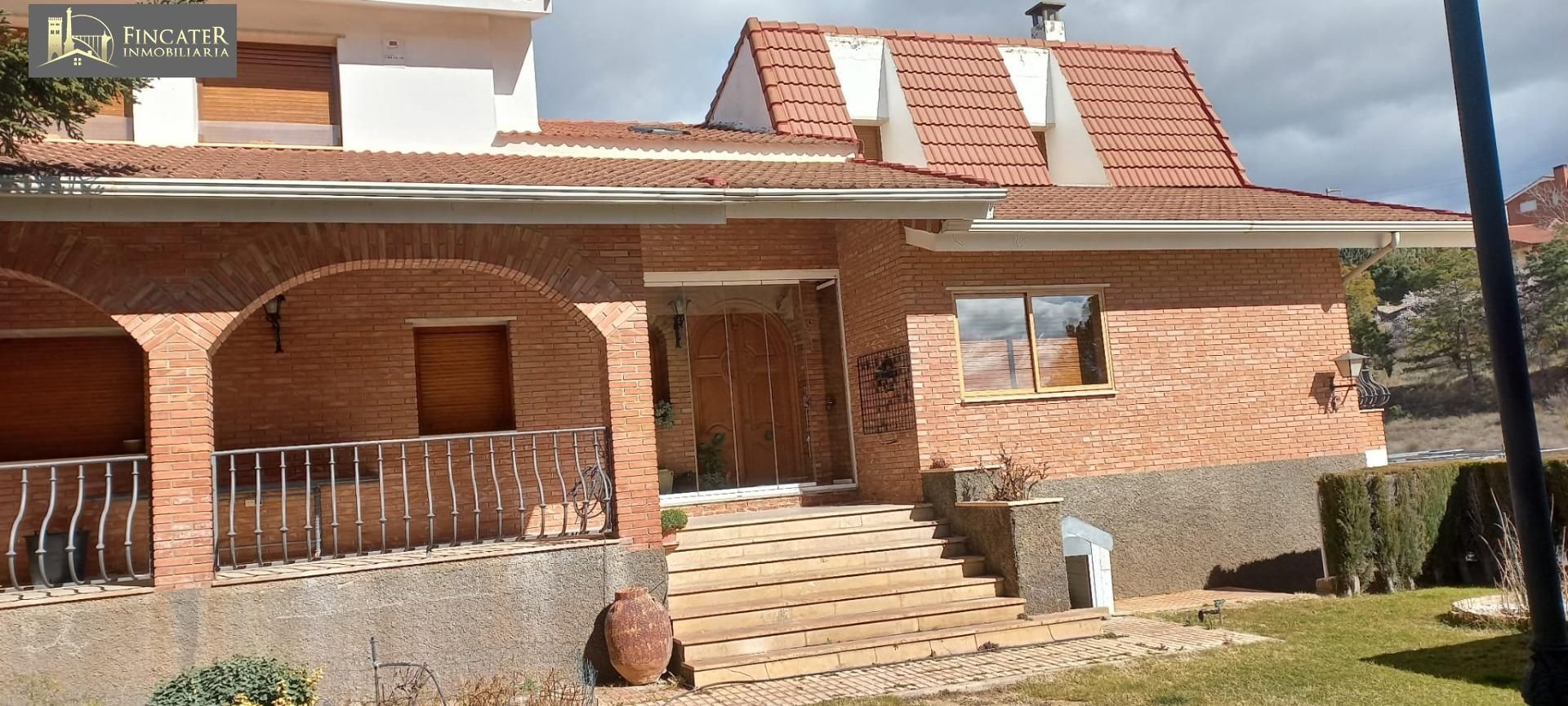 Vista exterior de Casa o chalet en venta en  Teruel Capital con Calefacción, Jardín privado y Terraza