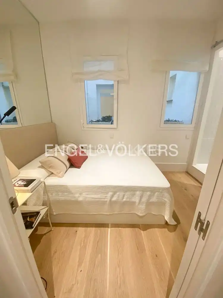 Bedroom of Flat for sale in Madrid  with Air Conditioner, Heating and Furnished