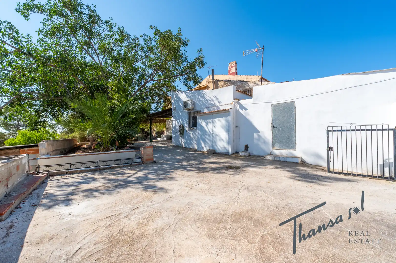 Vista exterior de Casa adosada en venda en Alicante / Alacant amb Aire condicionat, Jardí privat i Terrassa