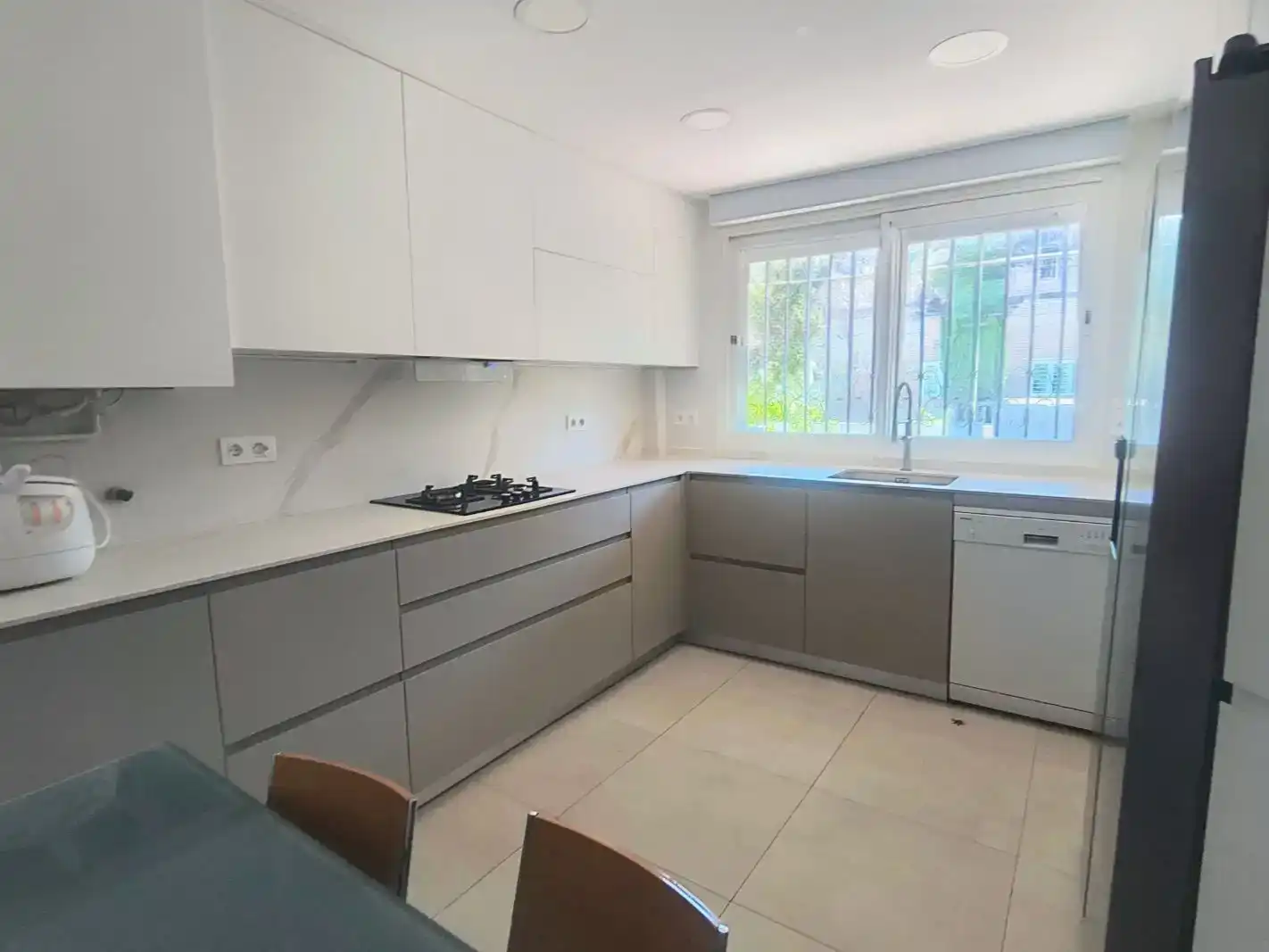 Küche von Wohnung zur Miete in Pozuelo de Alarcón mit Klimaanlage, Privatgarten und Parkett