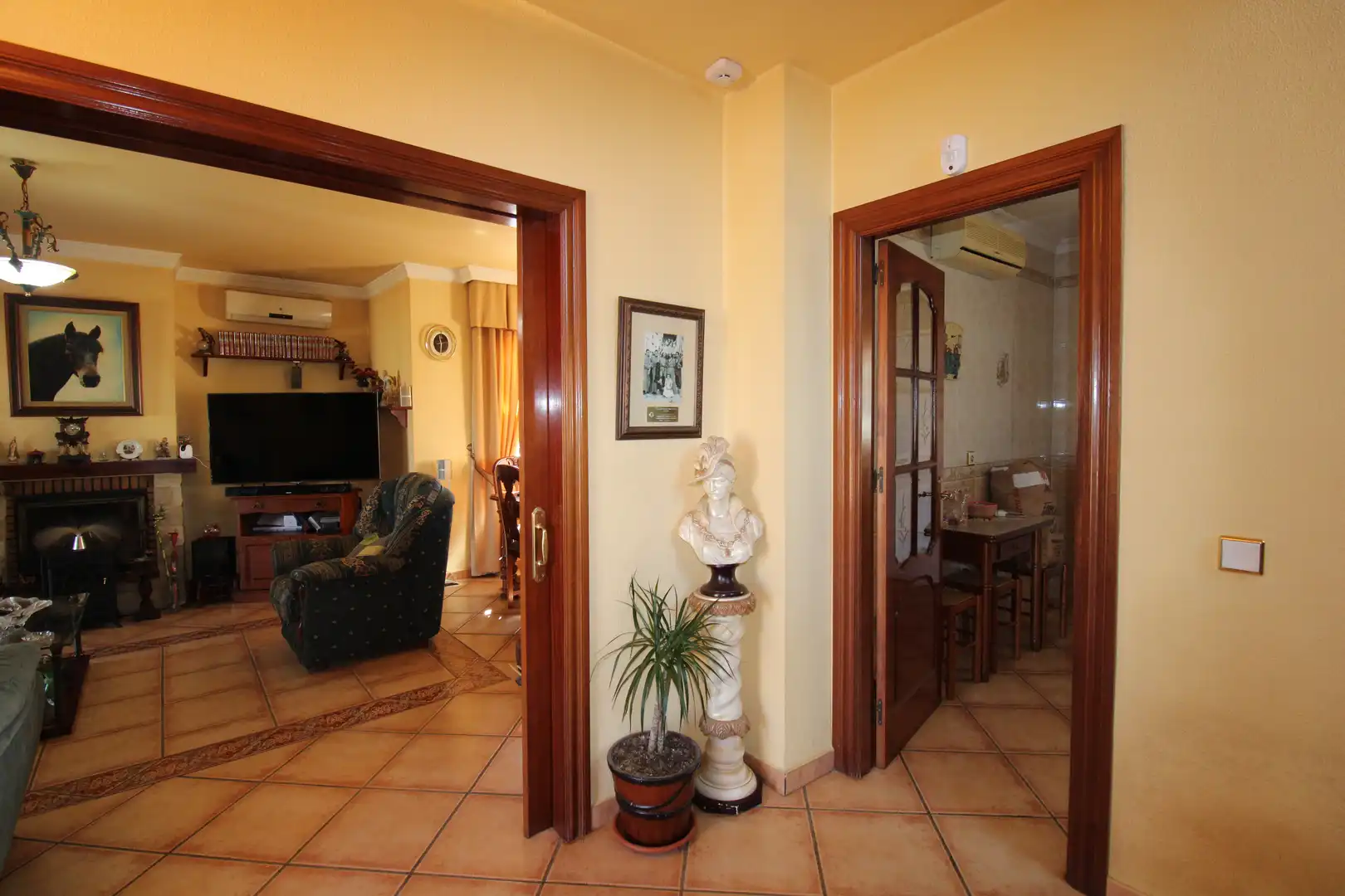 Country house zum Verkauf in Alhaurín de la Torre mit Klimaanlage, Heizung und Privatgarten