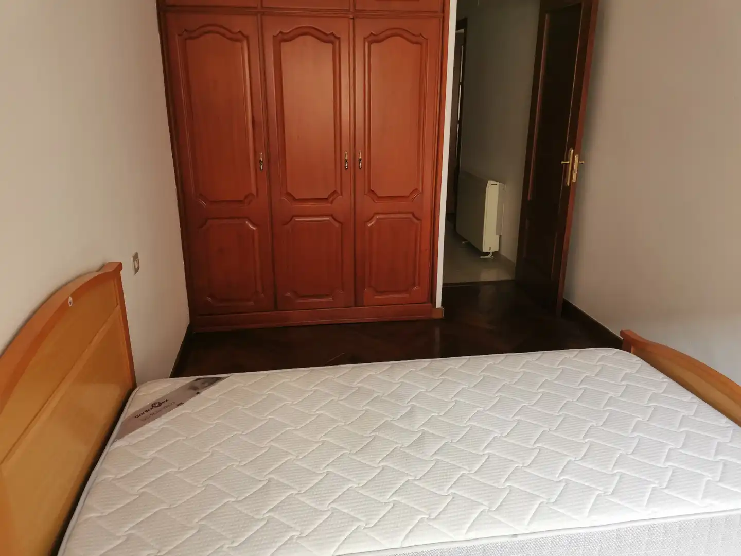 Schlafzimmer von Wohnung zur Miete in Santiago de Compostela  mit Heizung und Möbliert