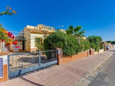Adossat amb jardí en venda a Orihuela Costa