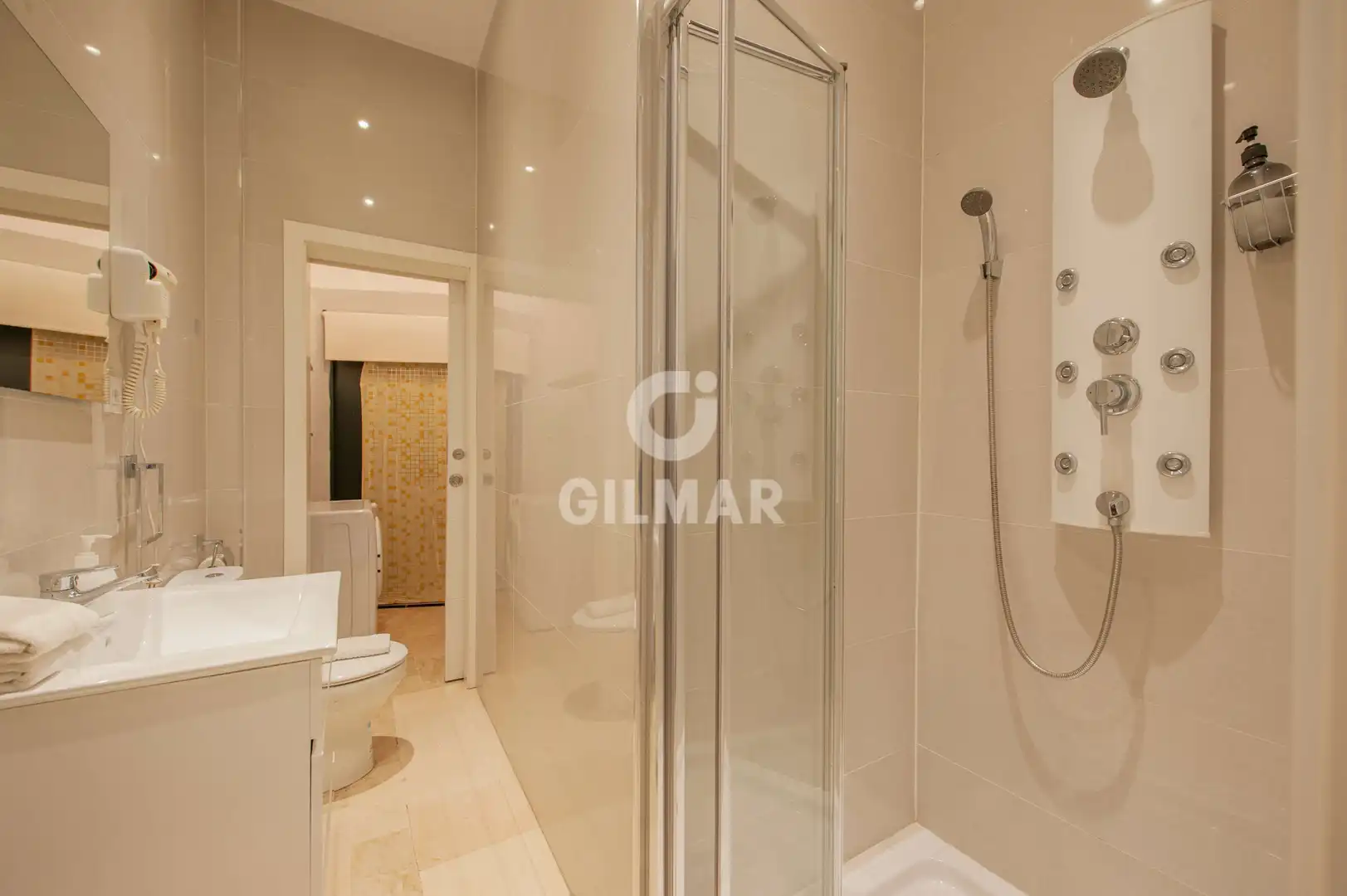 Bathroom of Flat for sale in Sevilla  with Heating, Storage room and Furnished