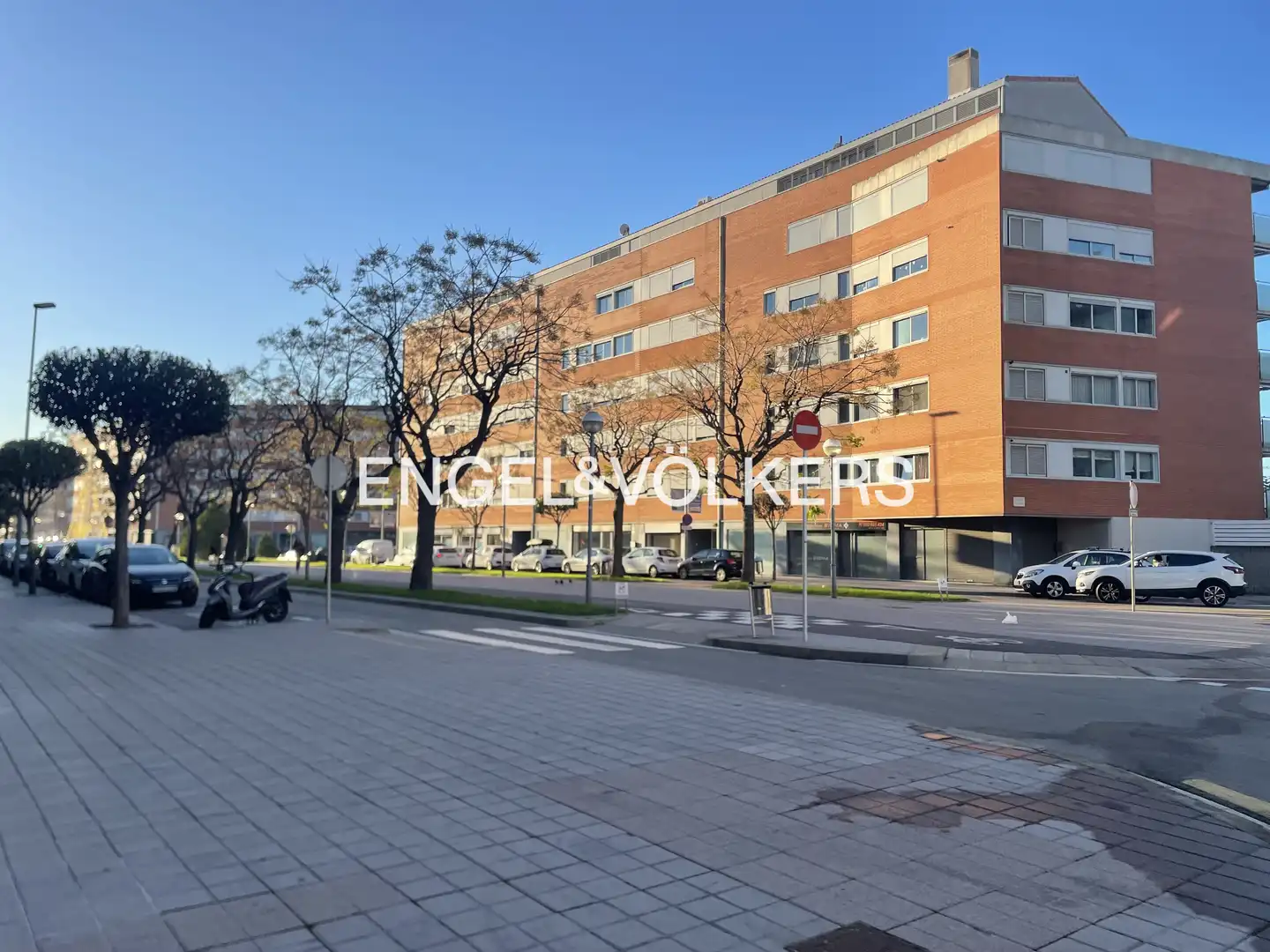 Vista exterior de Local en venta en Sant Joan Despí con Parquet