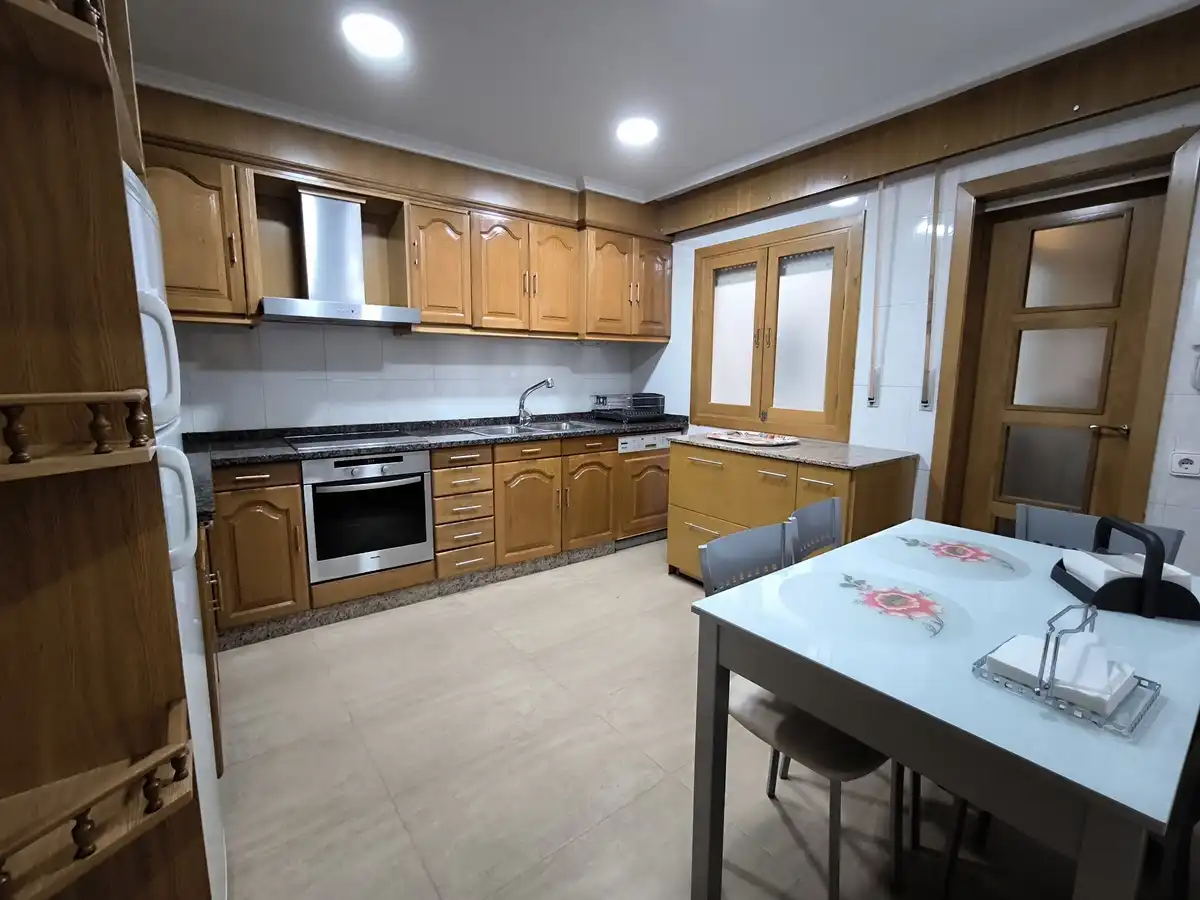 Cocina de Piso en venta en Vilagarcía de Arousa con Calefacción, Parquet y Amueblado