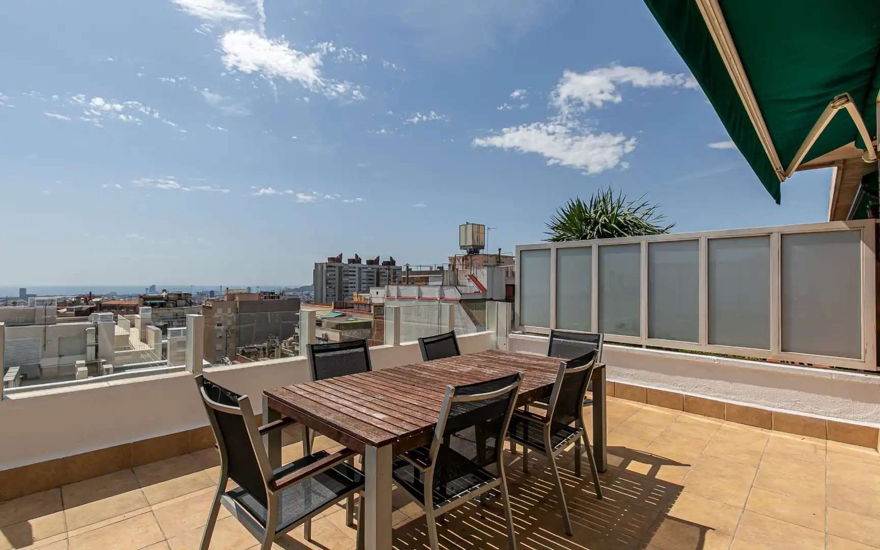 Terrasse von Dachboden zum Verkauf in Barcelona mit Klimaanlage, Terrasse und Möbliert