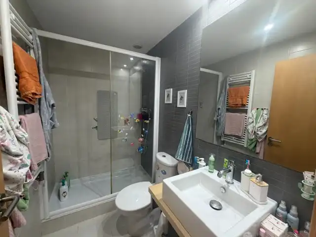 Bathroom of Flat for sale in Terrassa  with Air Conditioner, Heating and Storage room