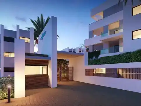 Vista exterior de Piso en venta en Manilva con Aire acondicionado, Terraza y Piscina