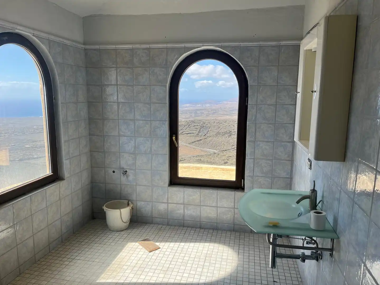 Badezimmer von Country house zum Verkauf in Haría mit Privatgarten und Terrasse