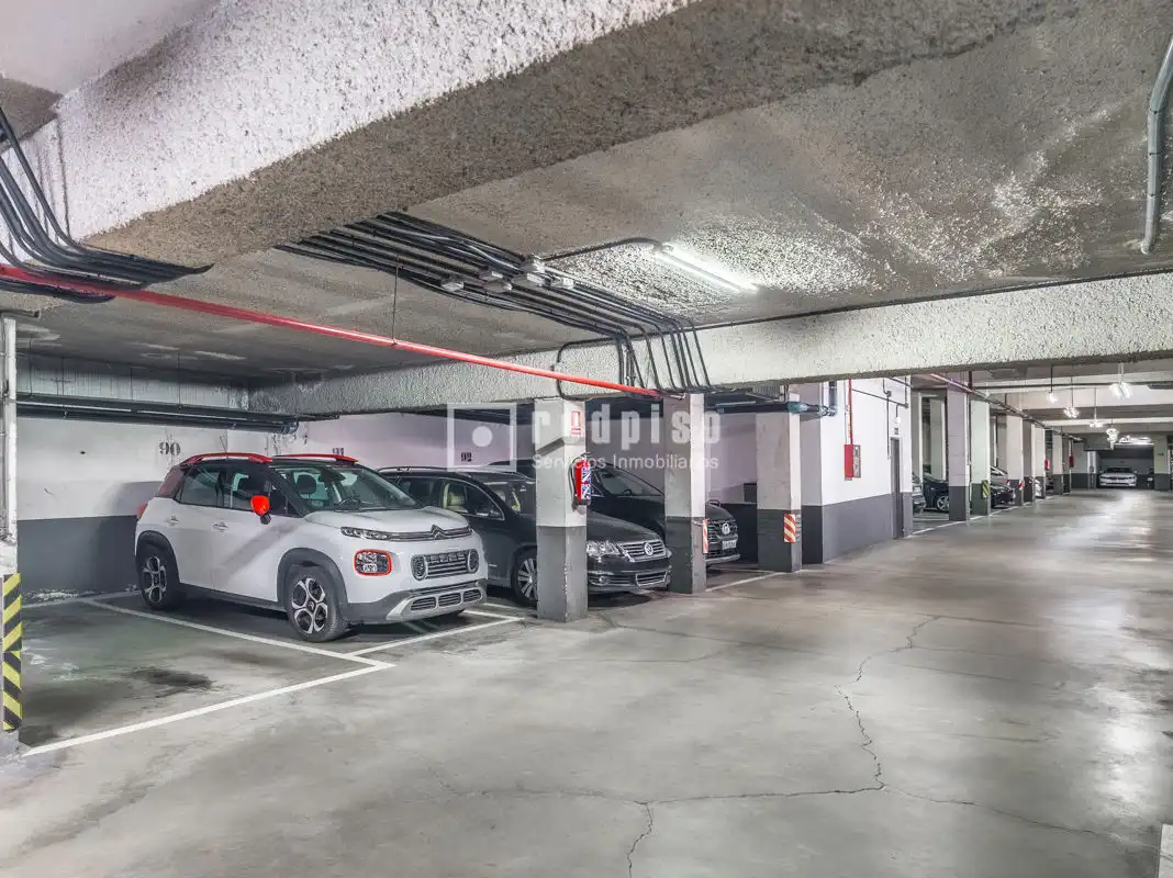 Parking of Flat for sale in Madrid  with Heating, Private garden and Parquet flooring