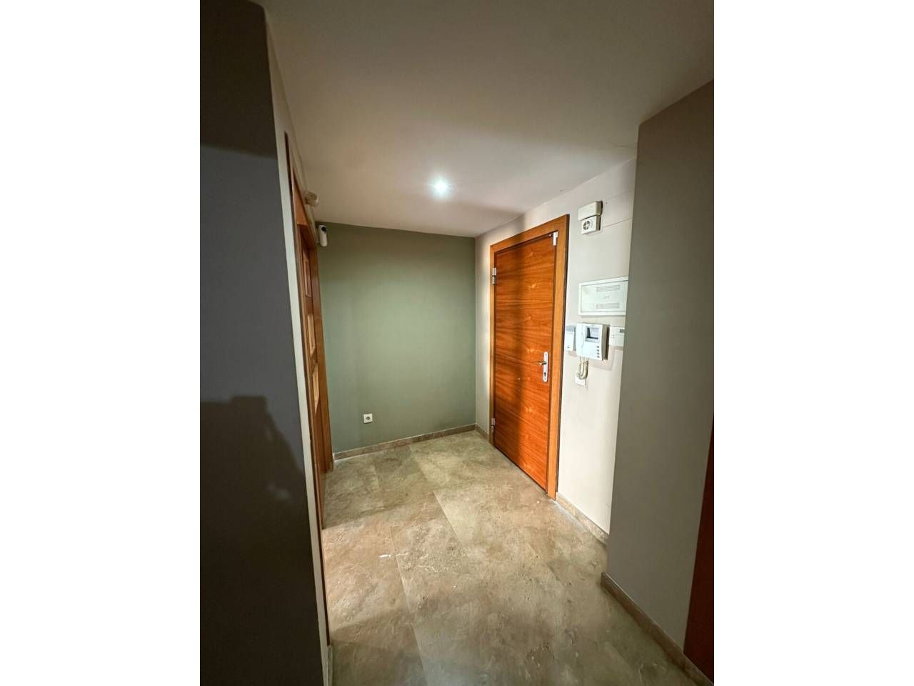 Flat for sale in Emperador  with Air Conditioner, Heating and Balcony