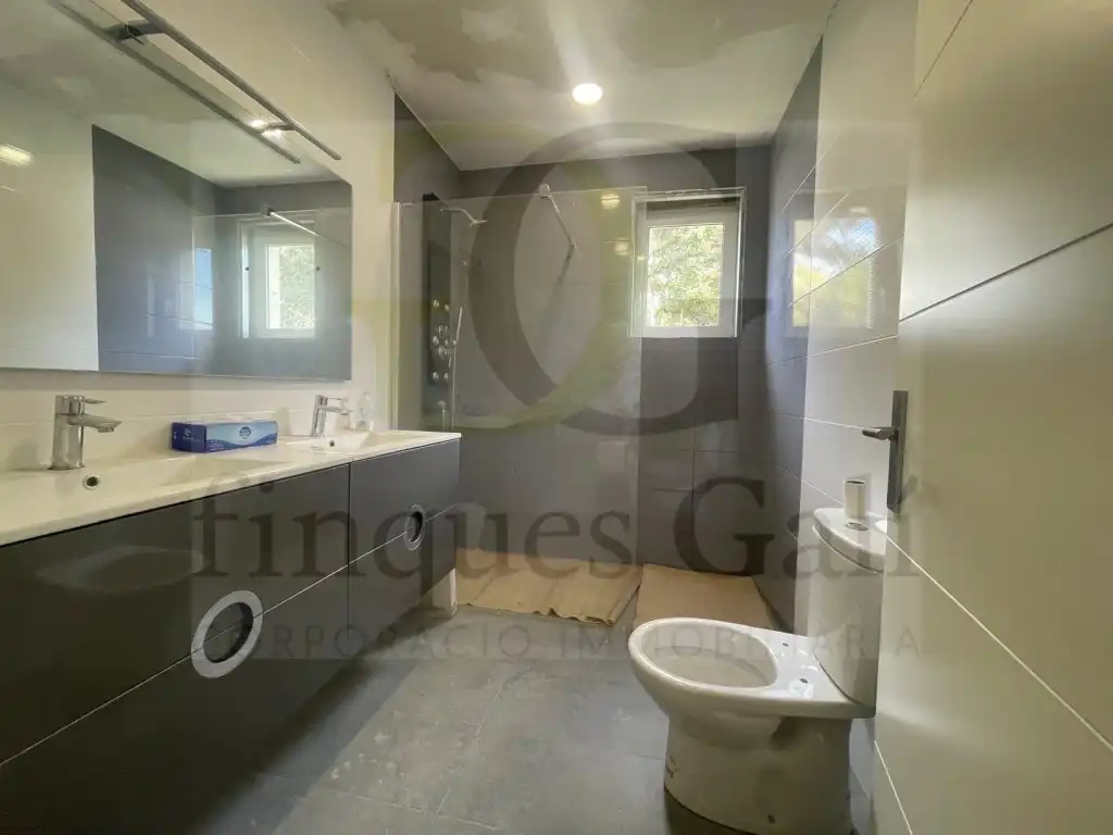 Bathroom of Houses for sale in Castellnou de Bages