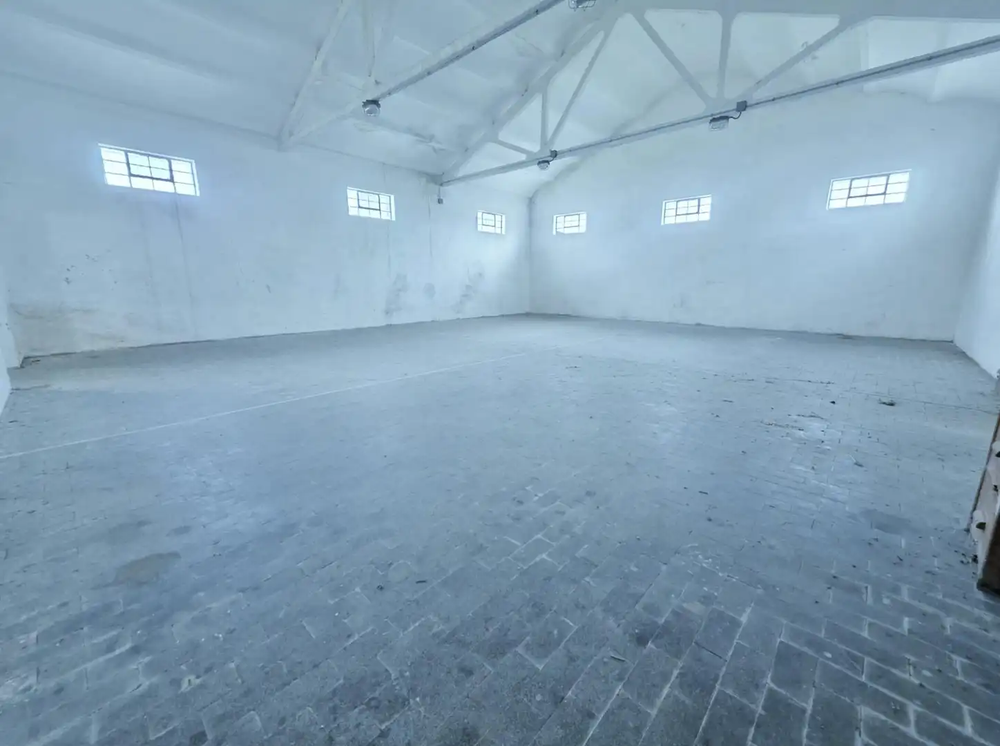 Industrial buildings for sale in Cantiveros
