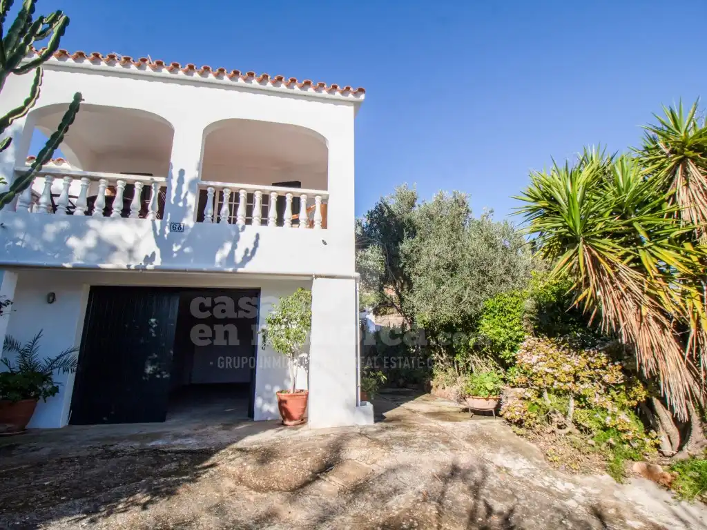 Vista exterior de Casa o xalet en venda en Es Mercadal amb Jardí privat