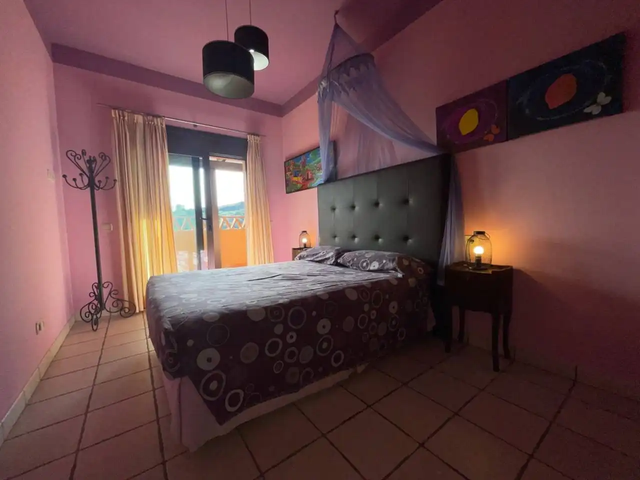 Dormitori de Finca rústica en venda en Estepona amb Aire condicionat, Calefacció i Jardí privat